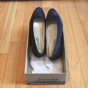 NIB navy suede shoes